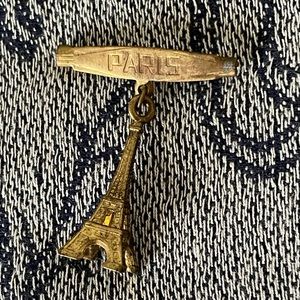 Vintage souvenir pin - Eiffel tower Paris